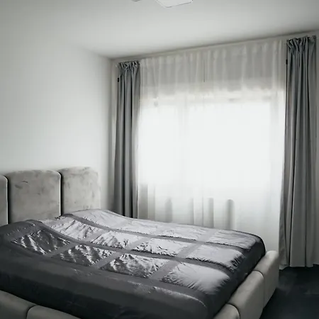 Apartment E&s